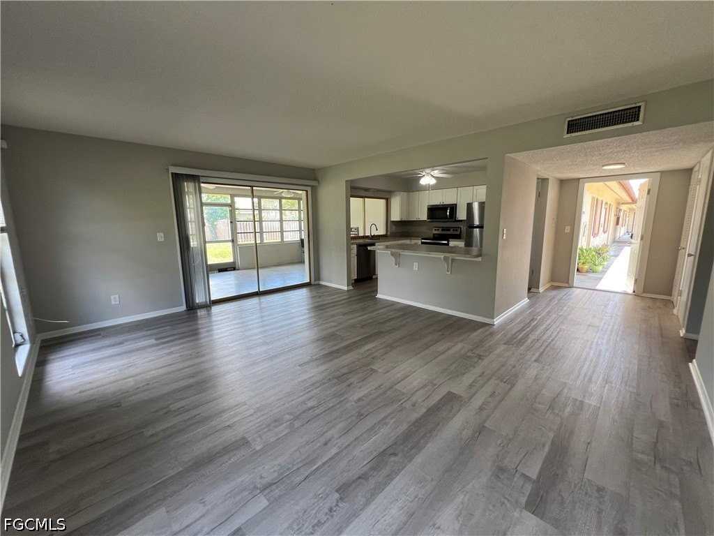 1920 W Lakeview Blvd #1 - Photo 2 of 32
