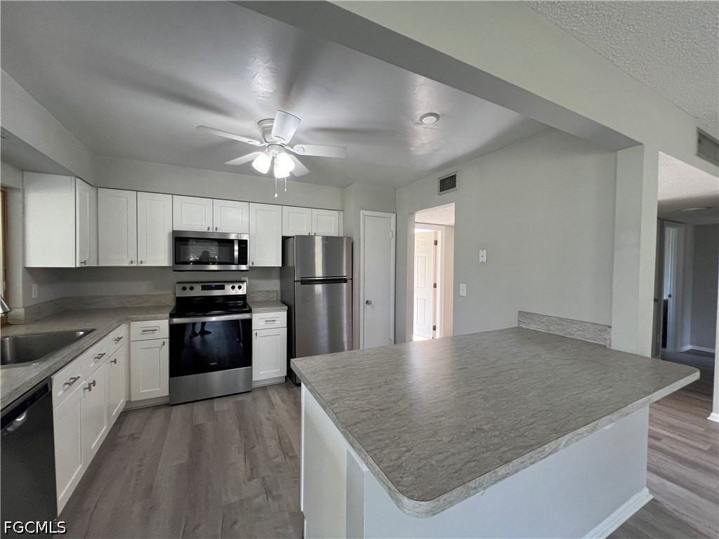 1920 W Lakeview Blvd #1 - Photo 6 of 32