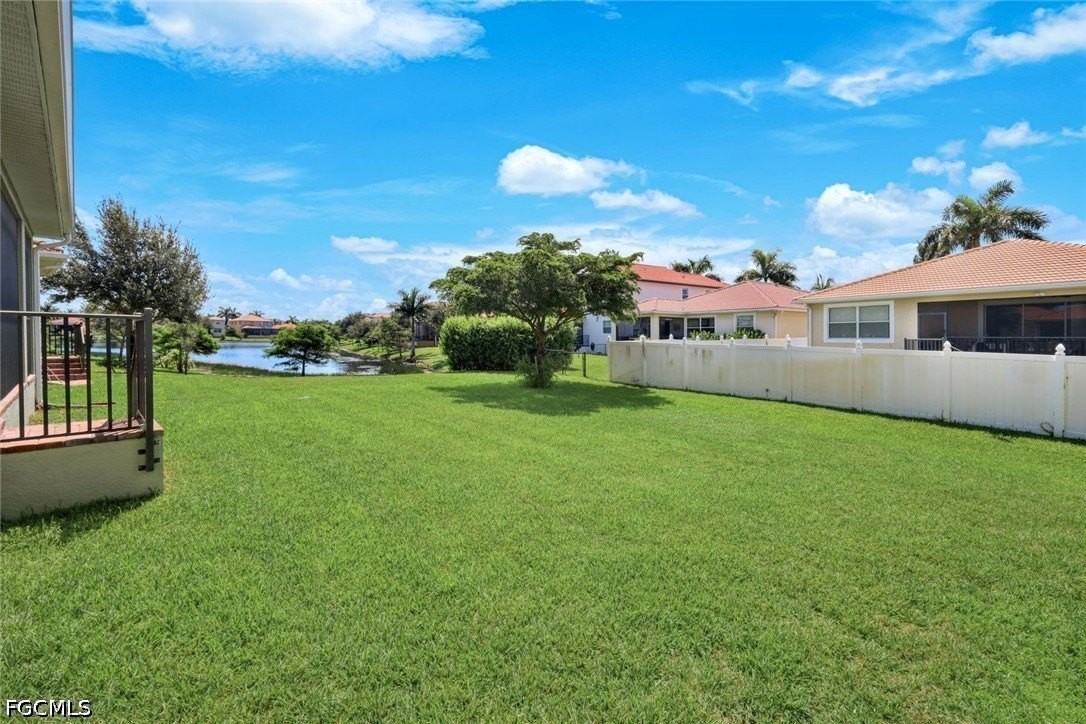 8649 Banyan Bay Blvd - Photo 3 of 46
