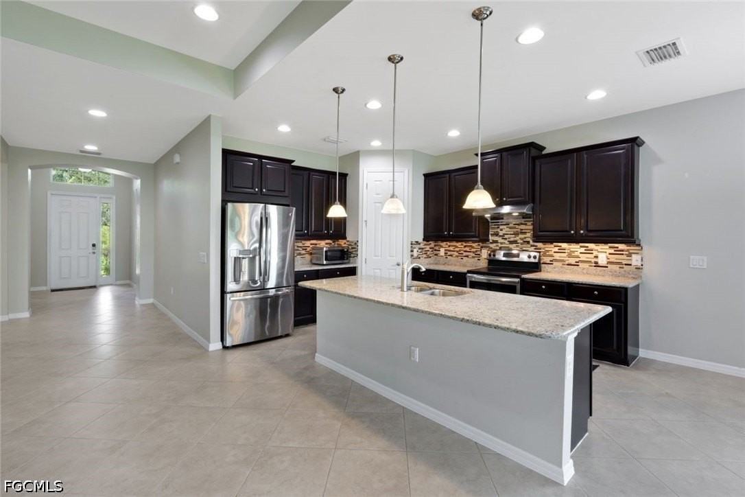 8649 Banyan Bay Blvd - Photo 7 of 46