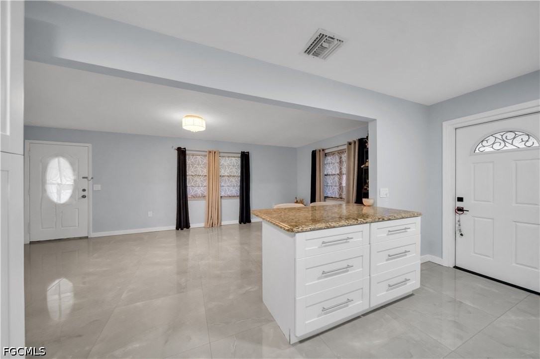 77 Glenmont Dr W - Photo 5 of 29