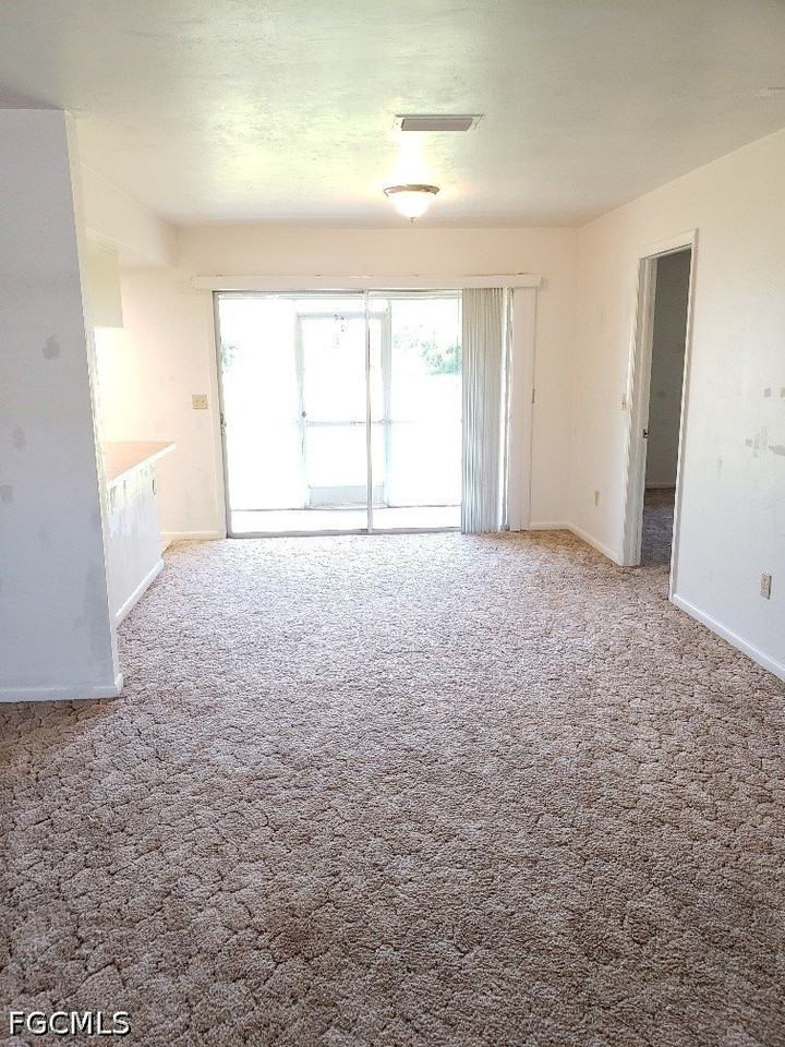 120 Sw Trafalgar Pkwy #2 - Photo 2 of 14