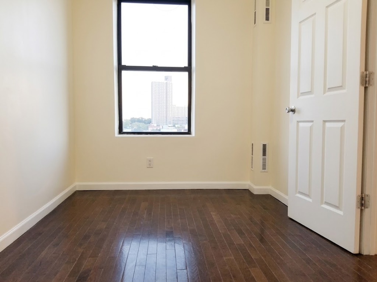2505-2509 Hoffman BH LLC (2509) - Photo 2 of 10