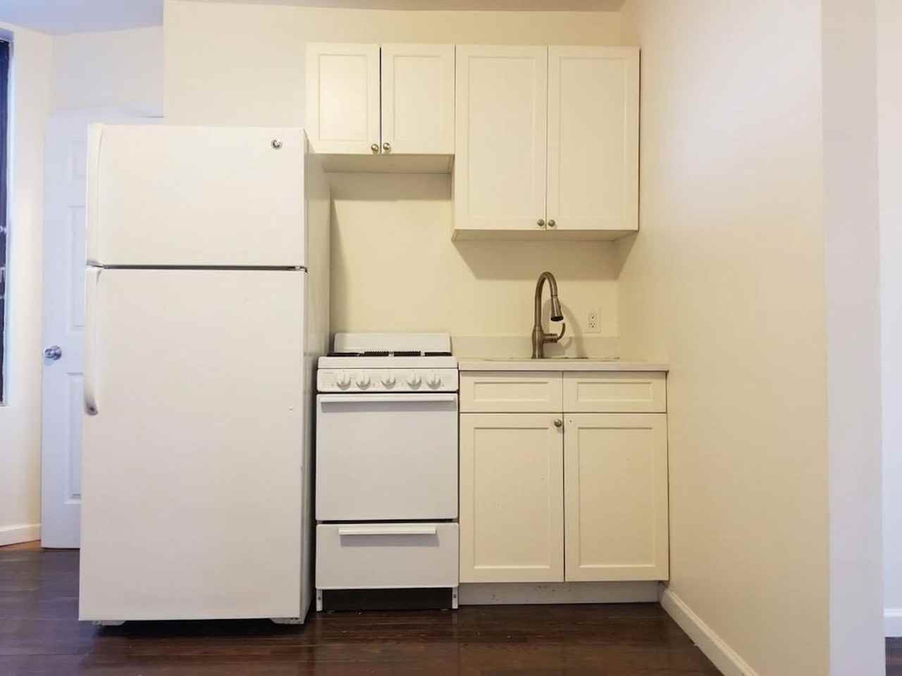 2505-2509 Hoffman BH LLC (2509) - Photo 5 of 10