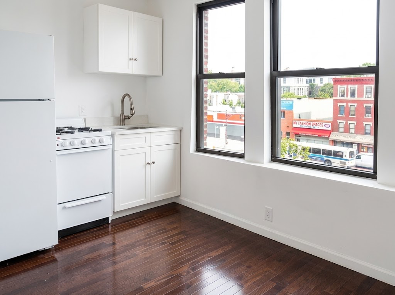 2505-2509 Hoffman BH LLC (2509) - Photo 6 of 10