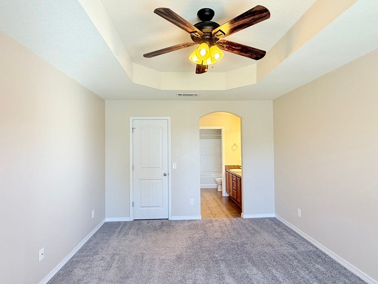 5009 Makenna Cir - Photo 5 of 12