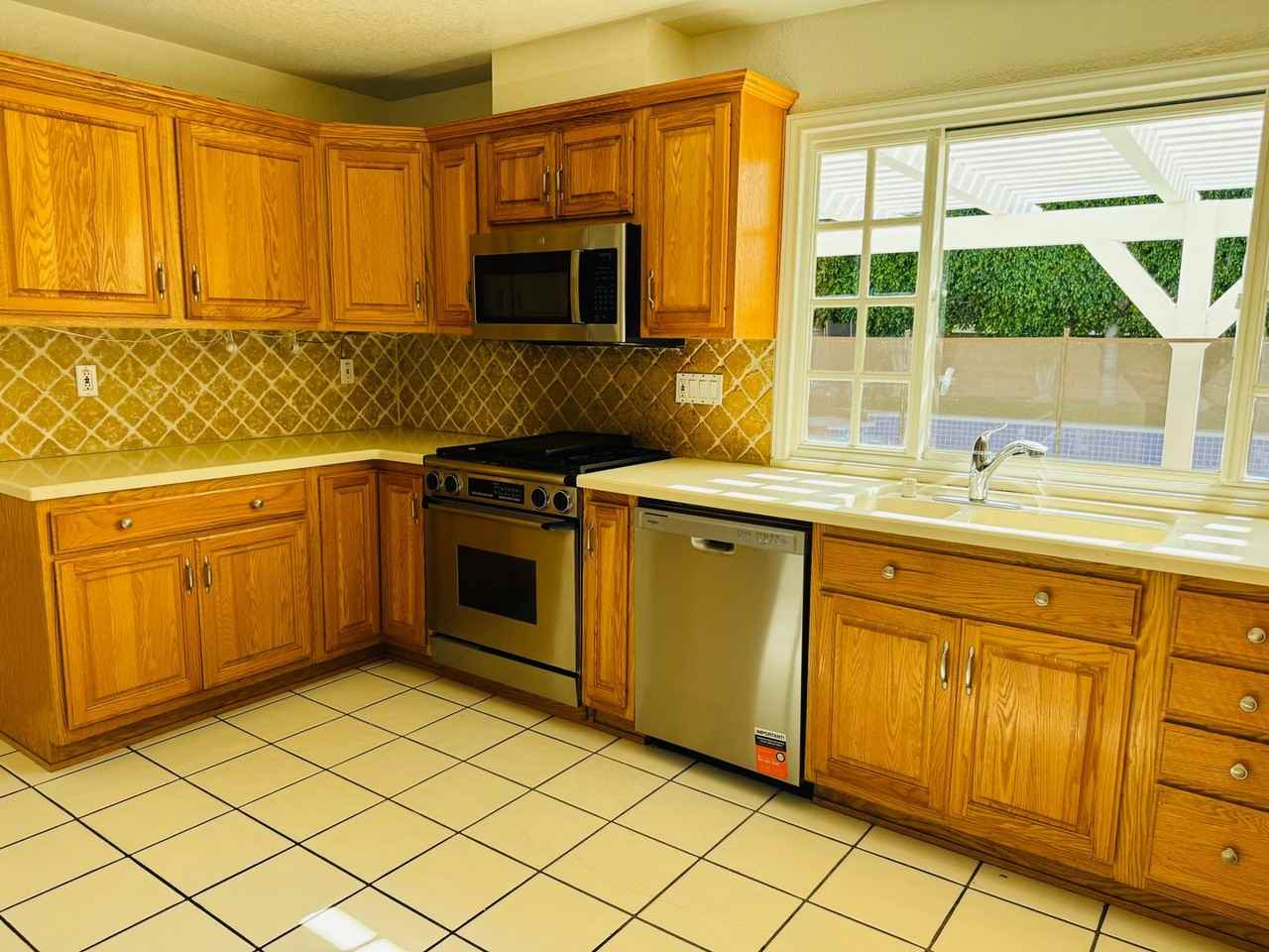 1023 Agusta Ave - Photo 7 of 19