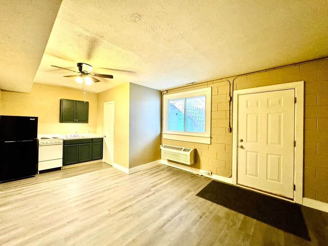 401 N Maple St #11 - Photo 3 of 6