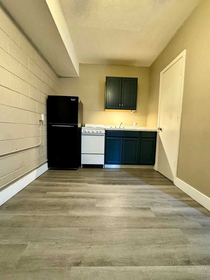 401 N Maple St #11 - Photo 5 of 6