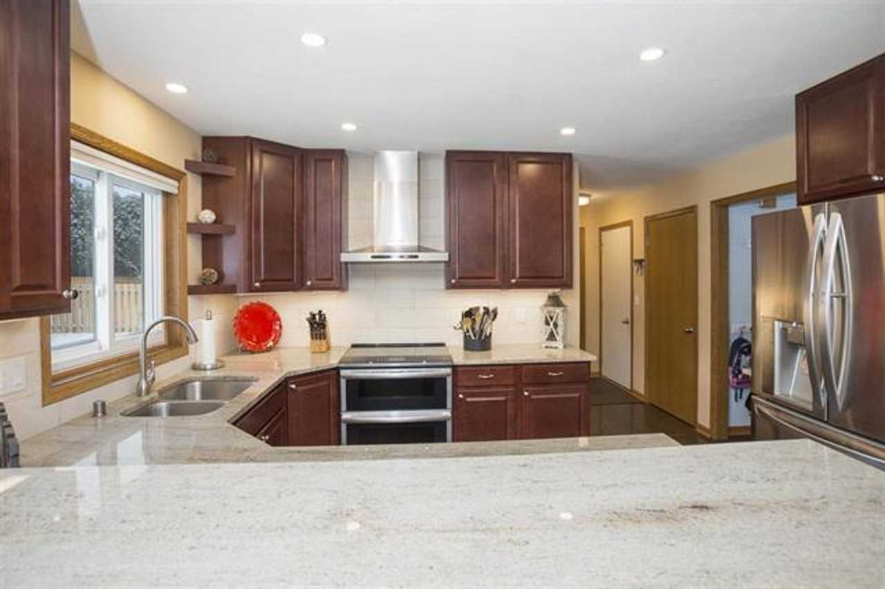 1014 Bethany Ct - Photo 5 of 25