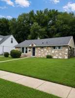 featured image of 2515 Woodlawn Dr
