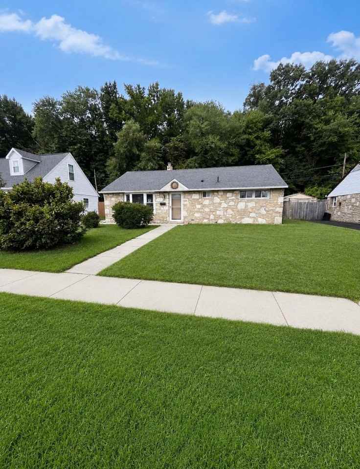 2515 Woodlawn Dr - Photo 3 of 11