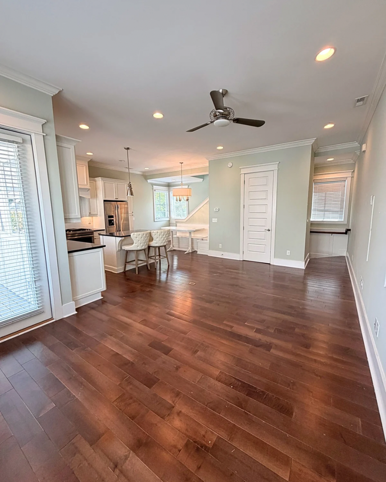 1712 Tearthumb Ct - Photo 4 of 13