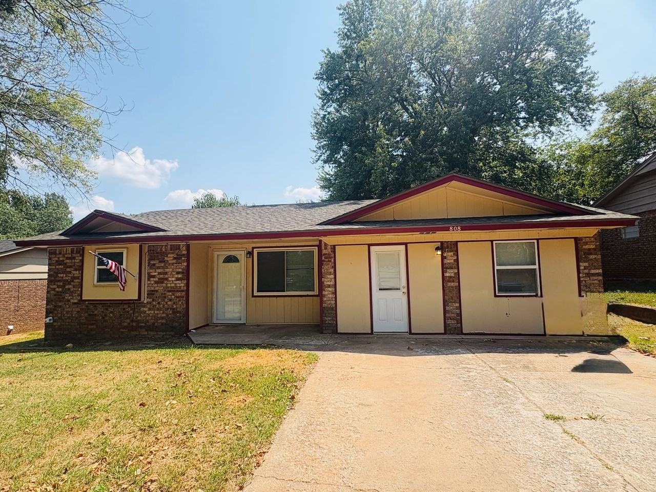 808 Catherine Dr - Photo 4 of 11