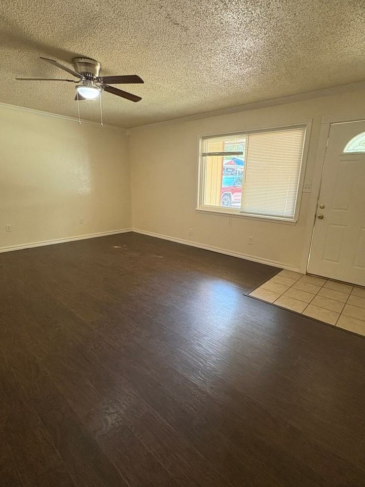 808 Catherine Dr - Photo 5 of 11