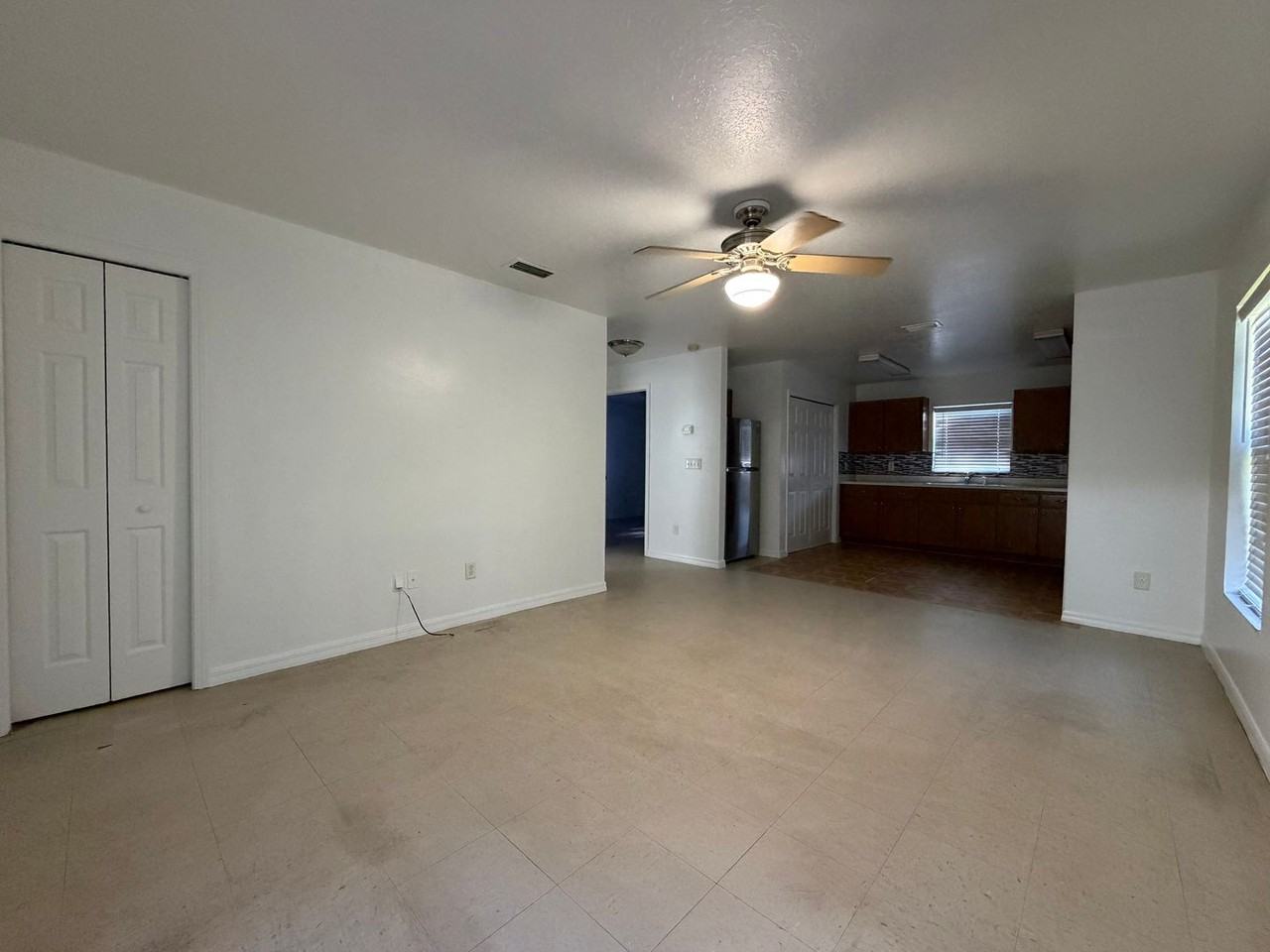 3102 W Reynolds St - Photo 2 of 10