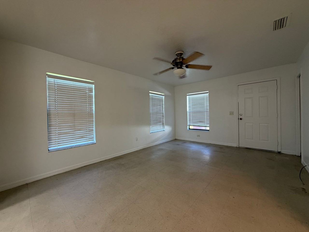 3102 W Reynolds St - Photo 3 of 10
