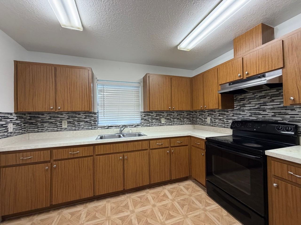 3102 W Reynolds St - Photo 5 of 10