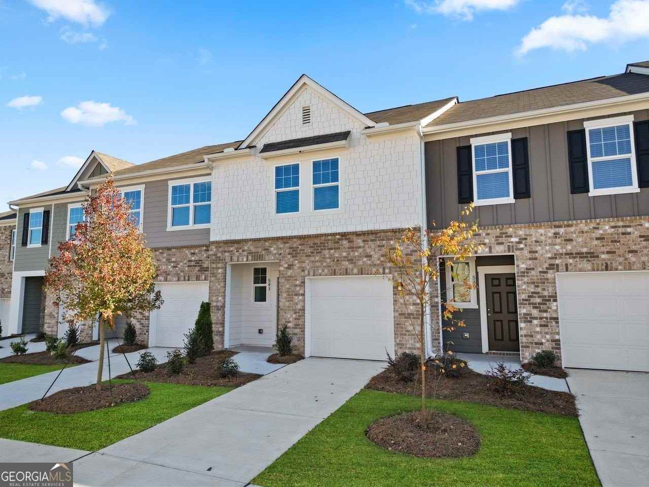 541 Magnolia Cir - Photo 3 of 31