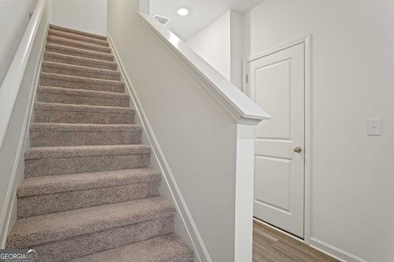 541 Magnolia Cir - Photo 5 of 31