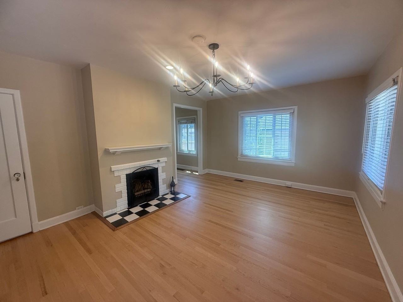 834 Newport St - Photo 5 of 30