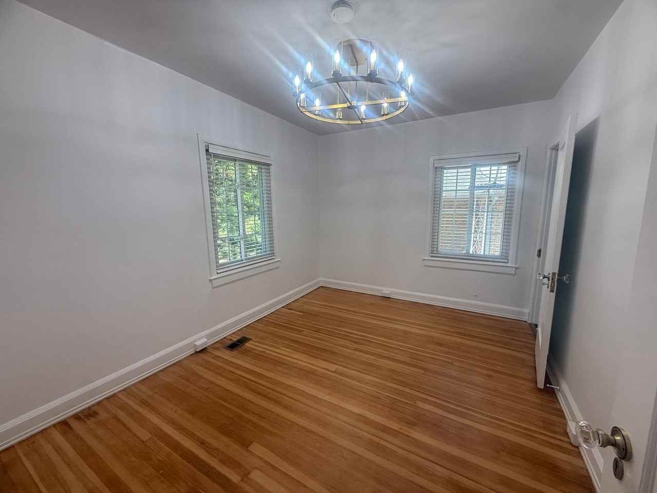 834 Newport St - Photo 7 of 30