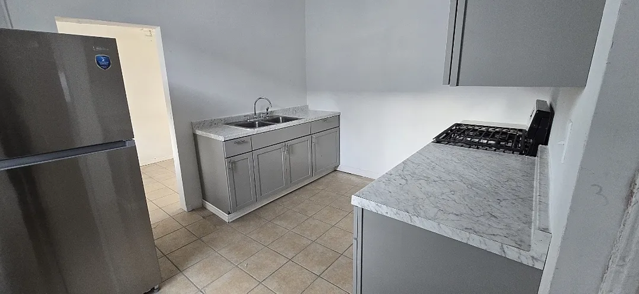 1050 W State St - Photo 7 of 12