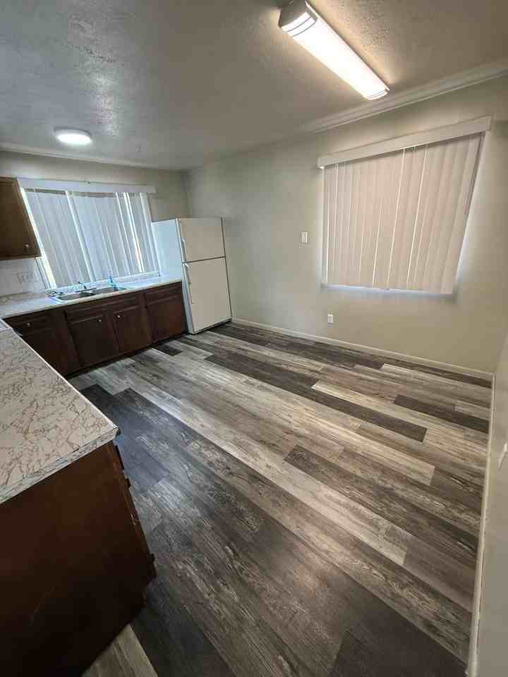 1917 S Cecelia St - Photo 5 of 9