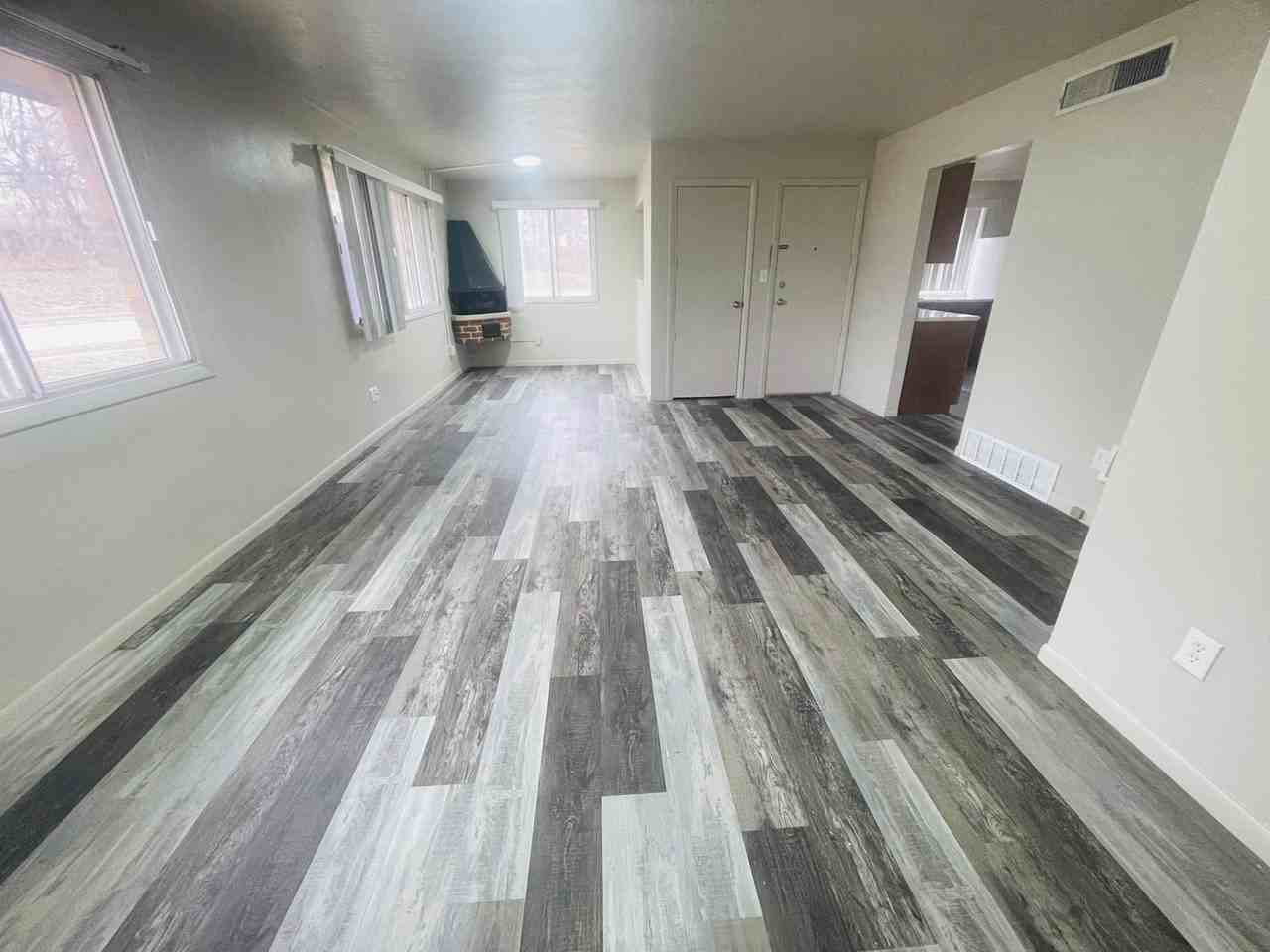 1917 S Cecelia St - Photo 6 of 9