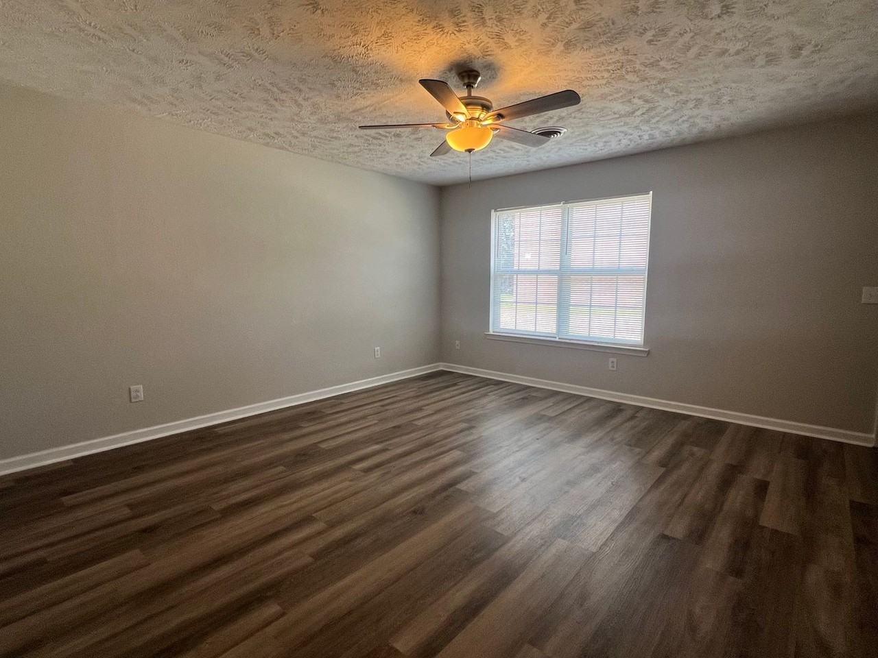 1510 Center Pointe Dr - Photo 4 of 18