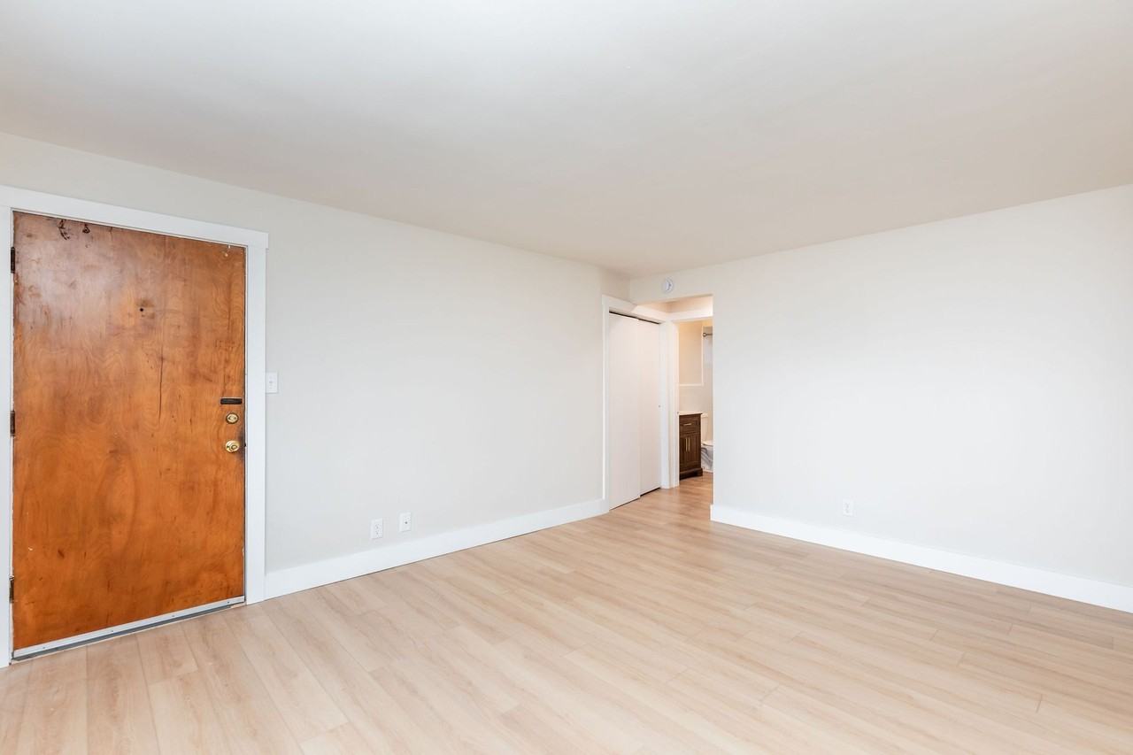 3421-3425 Pape | Hyde Park - Photo 7 of 15