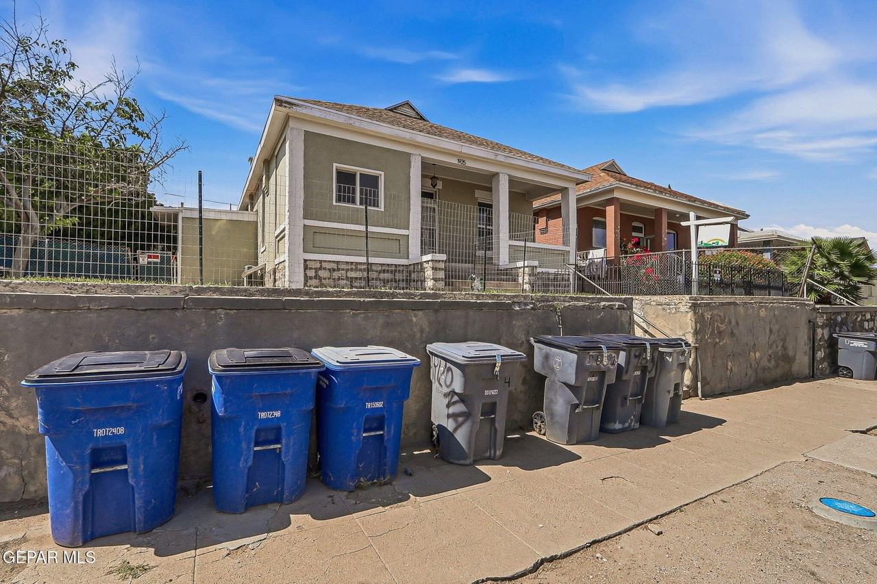 1925 Arizona Ave #2 - Photo 2 of 25