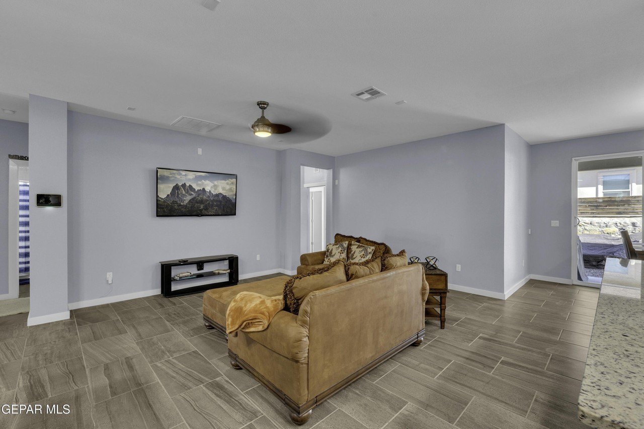 12631 Mark Twain Ave - Photo 3 of 50