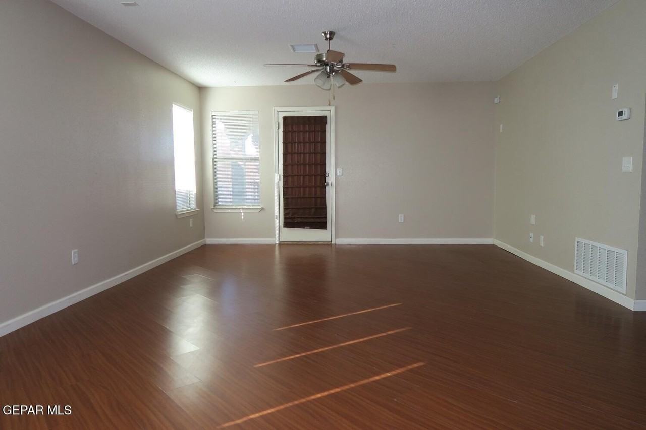 3233 Bell Point Dr - Photo 4 of 27