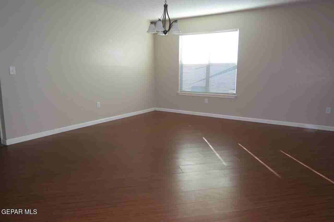 3233 Bell Point Dr - Photo 5 of 27