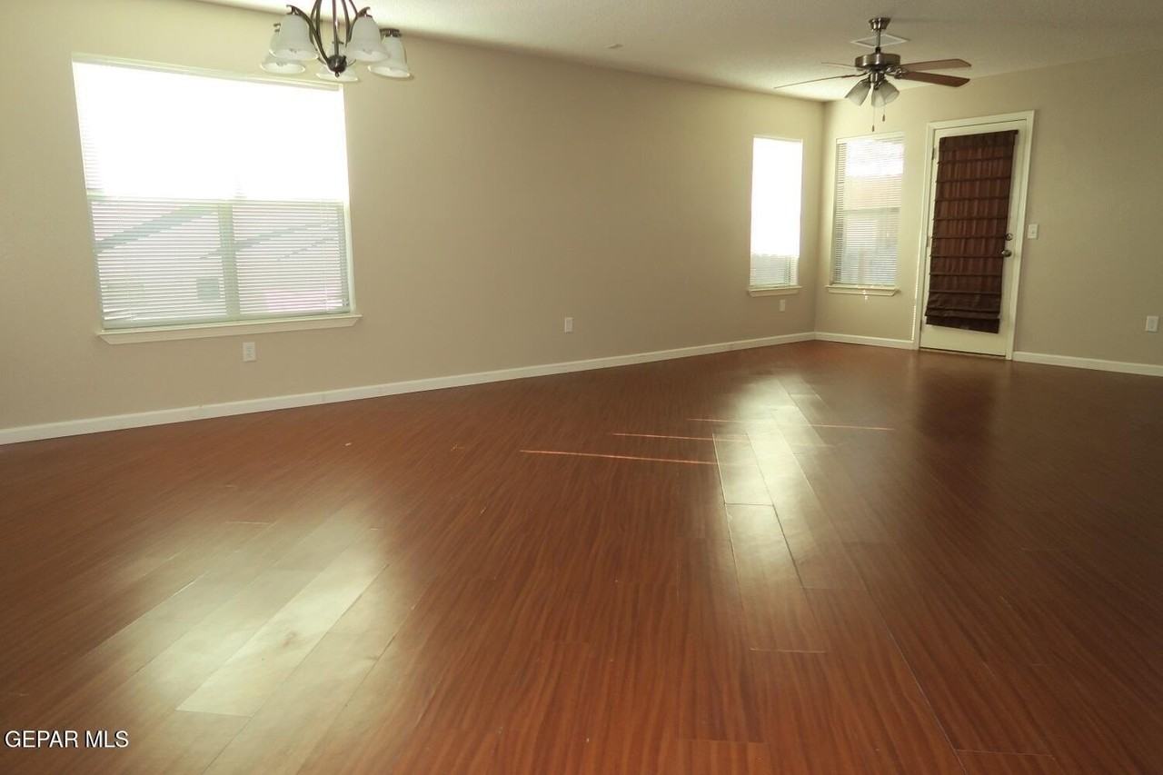 3233 Bell Point Dr - Photo 7 of 27