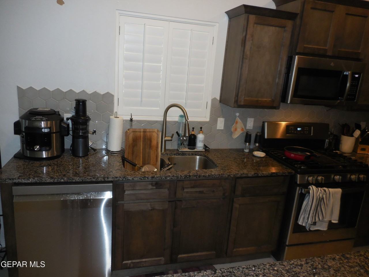 12808 Epsom Dr - Photo 4 of 31