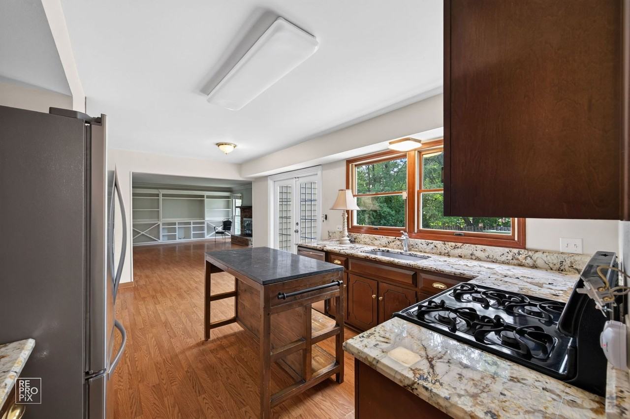 683 Honeysuckle Dr - Photo 4 of 14