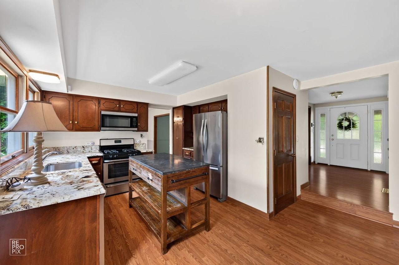 683 Honeysuckle Dr - Photo 5 of 14