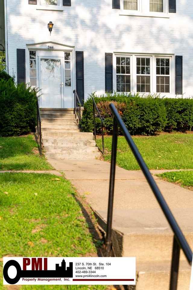 944 Forest Ave - Photo 4 of 50