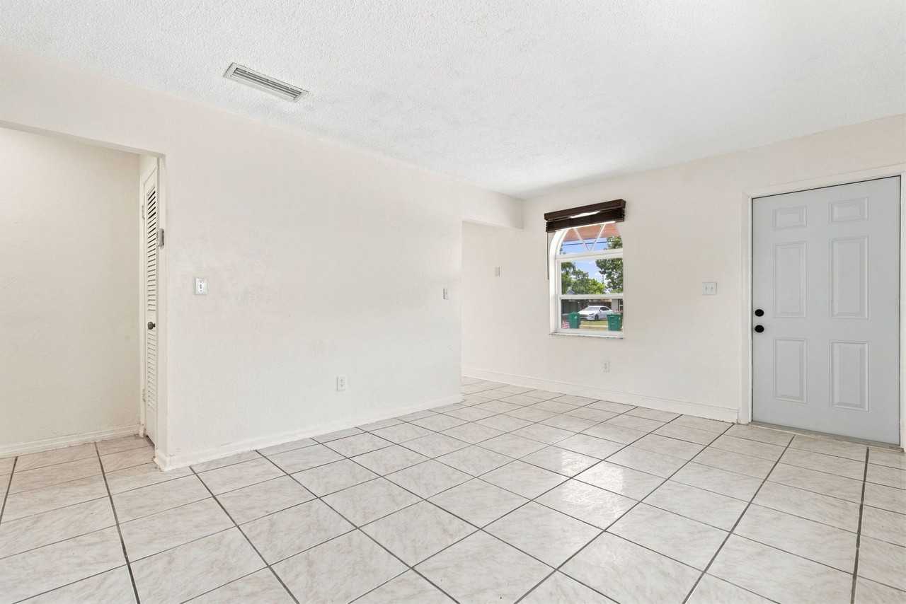 872 Nw 108th St #1 - Photo 7 of 17