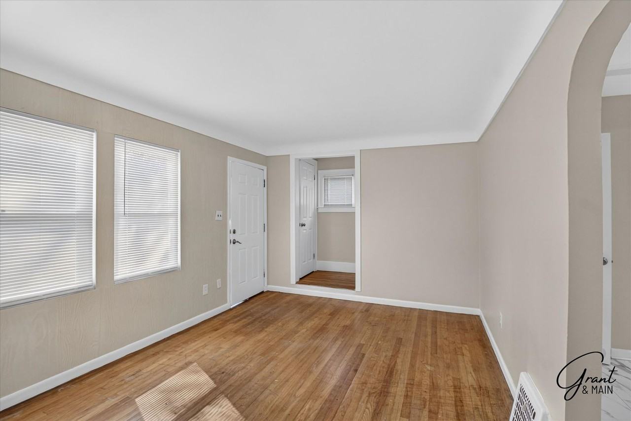 13515 Montrose St - Photo 4 of 25