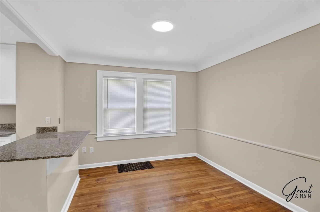 13515 Montrose St - Photo 7 of 25
