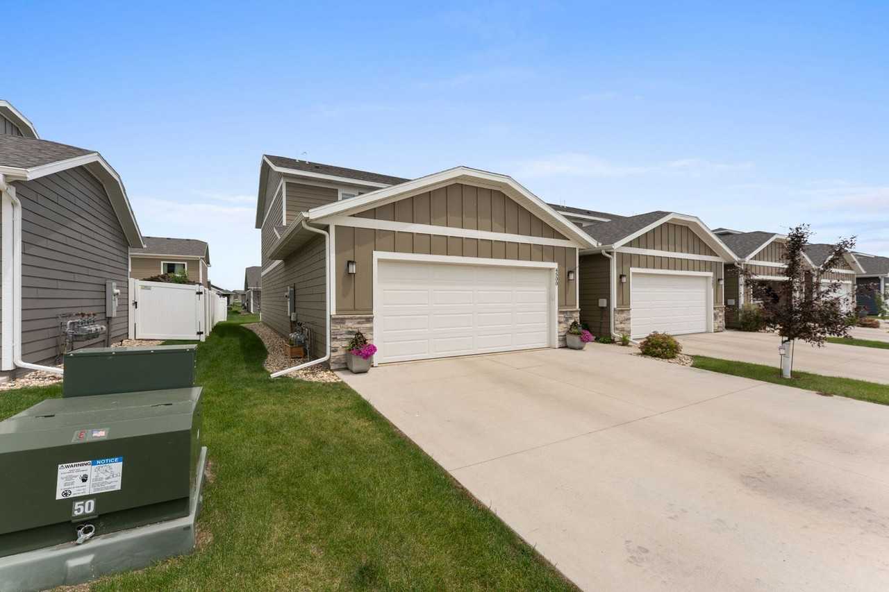 4500 E Whisper Ridge Pl - Photo 4 of 50