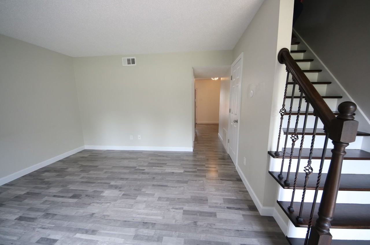 1003 Avenue H - Photo 4 of 21