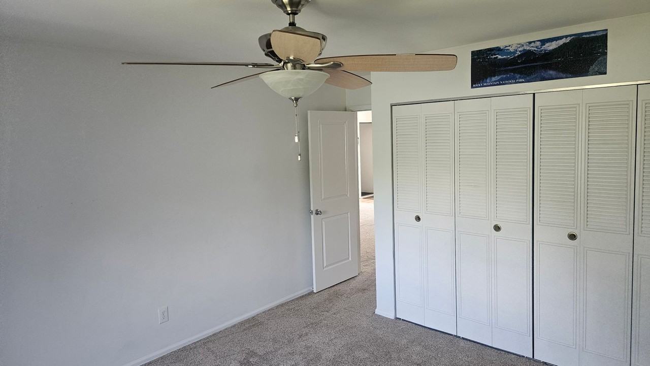 905 E Swallow Rd #4 - Photo 5 of 10