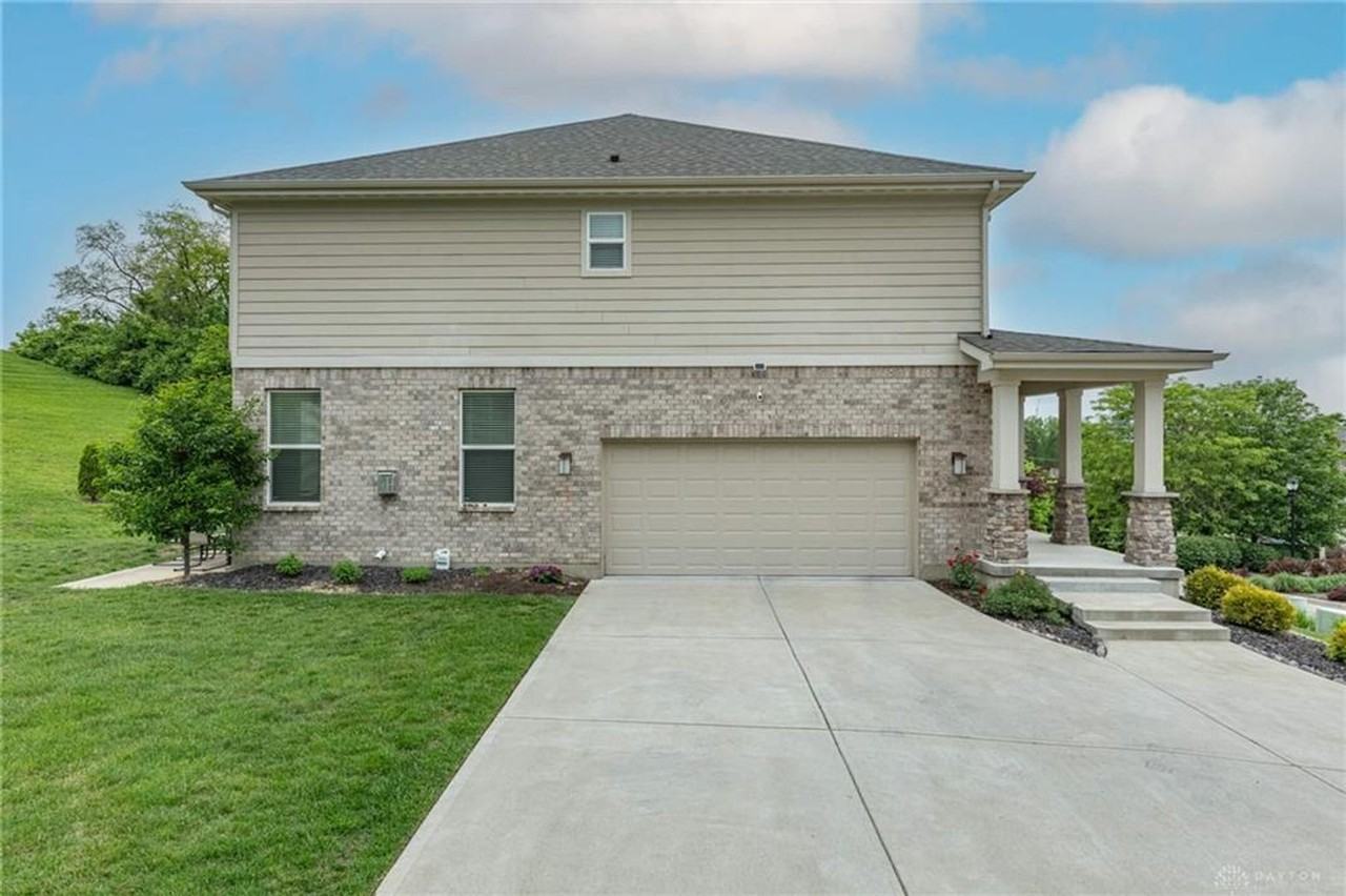 225 Pointe Oakwood Way - Photo 2 of 31