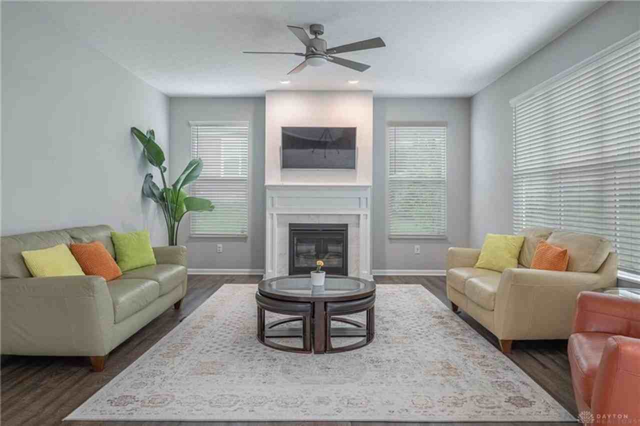 225 Pointe Oakwood Way - Photo 3 of 31