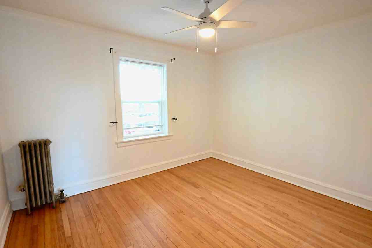 2421 W Ardmore Ave - Photo 4 of 13