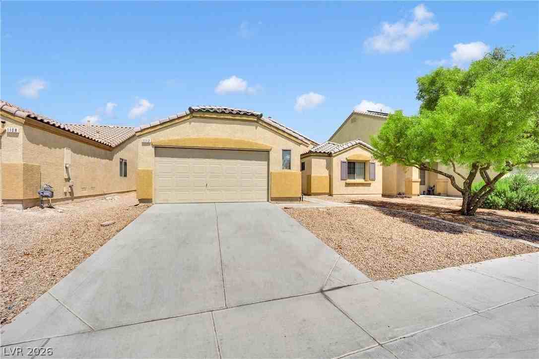 1112 Gary Carmena Ave - Photo 2 of 12